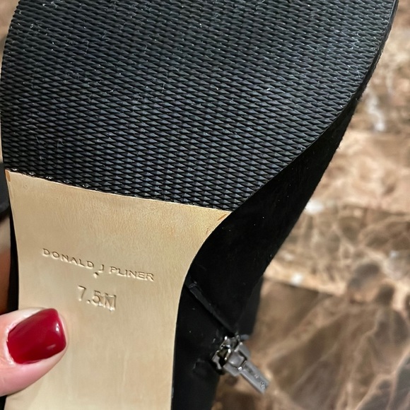 Donald J.Pliner - Picture 4 of 10